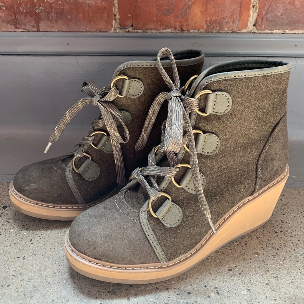 MERONA Hunter Green Wedge Booties